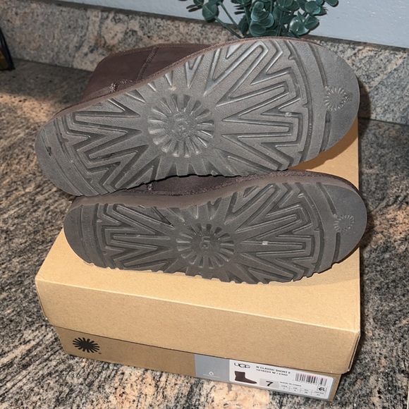 UGG Chocolate Brown Classic Short - Picture 2 of 7